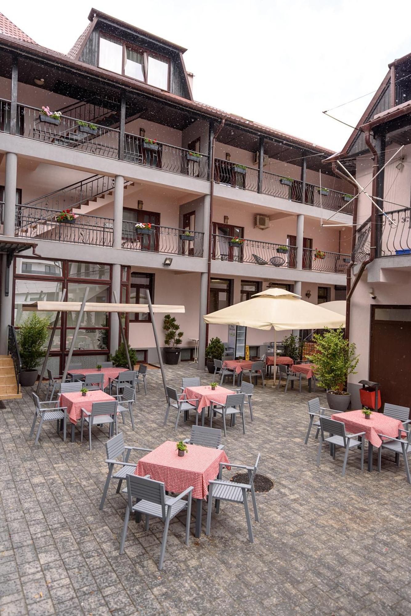 Hotel Stefani Sibiu Exteriör bild